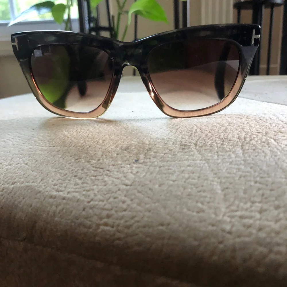 Tom ford sun glasses. Wore for a year. Brown Ambré. Normal wear and tear. - Picture 2 of 12